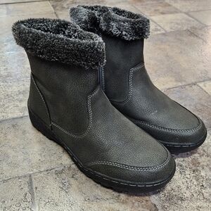 Khombu Addison Boots Size 9